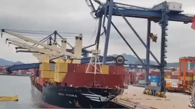 Crane collapse at Yantian