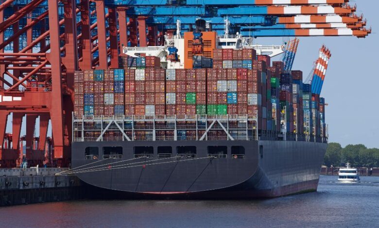 Gantry Crane Collapses On Containership At China’s Yantian Port