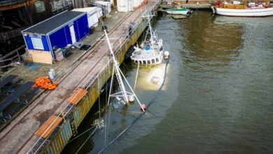 Charter Vessel Sinks in Sweden’s Göta älv River: Authorities Take Action