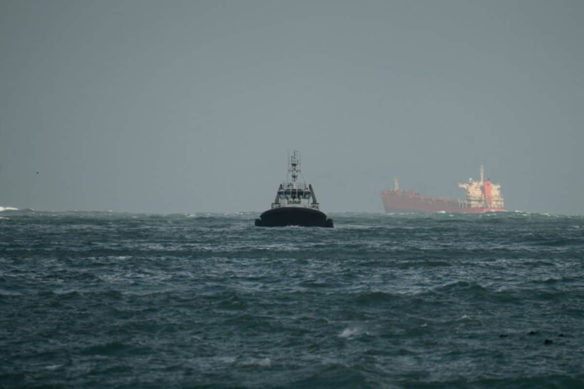 Pan Viva Bulk Carrier Battles High Winds in Alaska: Crew Rescued