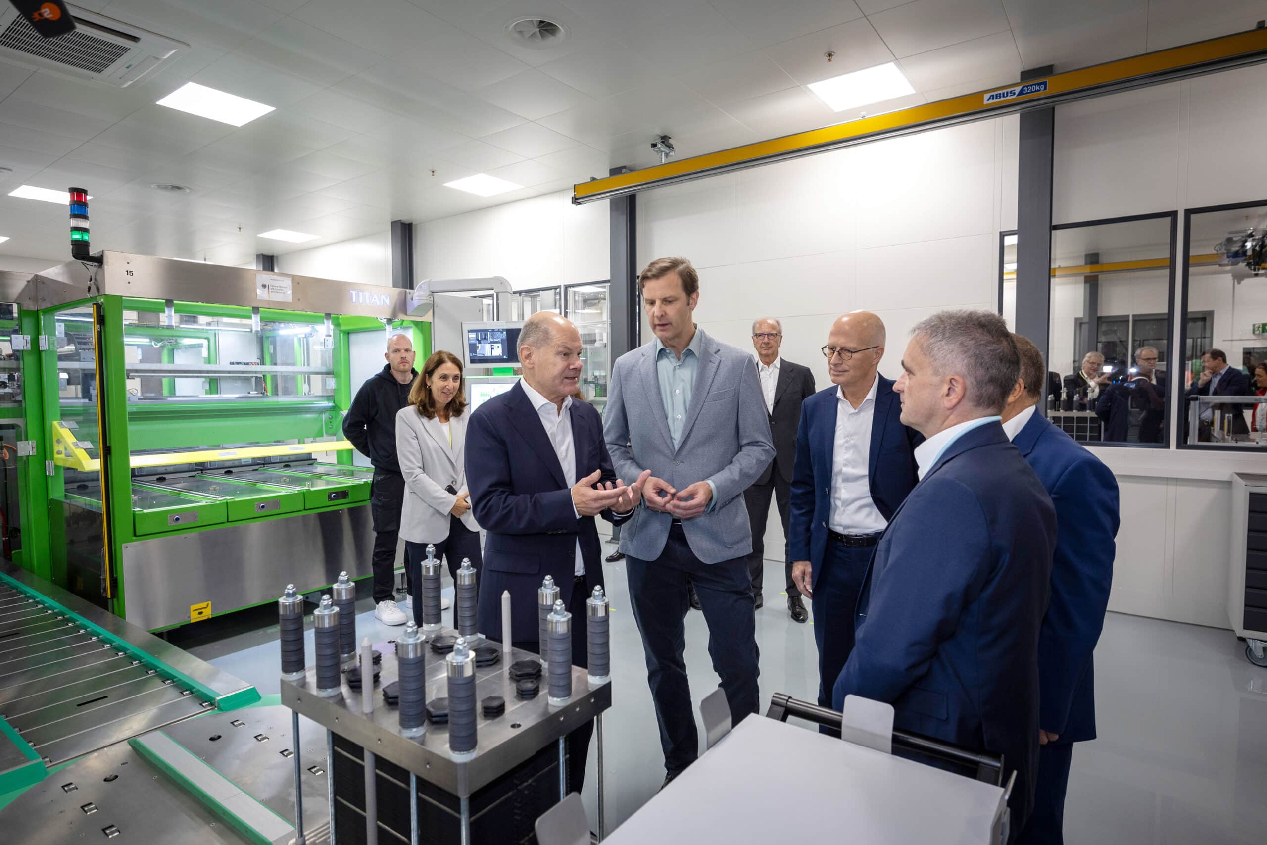 Quest One and MAN Energy Open New Hydrogen Production Hub in Hamburg