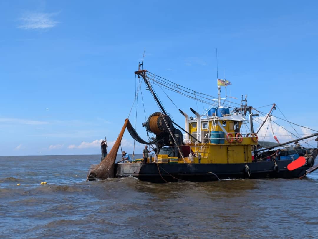 Marine police detain fishing trawler off Kuala Baram, arrest five