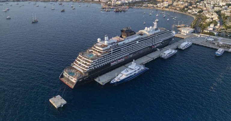 Cruise boss warns of massive new 10,000 passenger ‘floating cities' | Cruise |