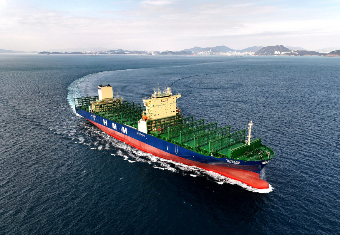 HJSC delivers first 7,700 TEU LNG dual-fuel containership