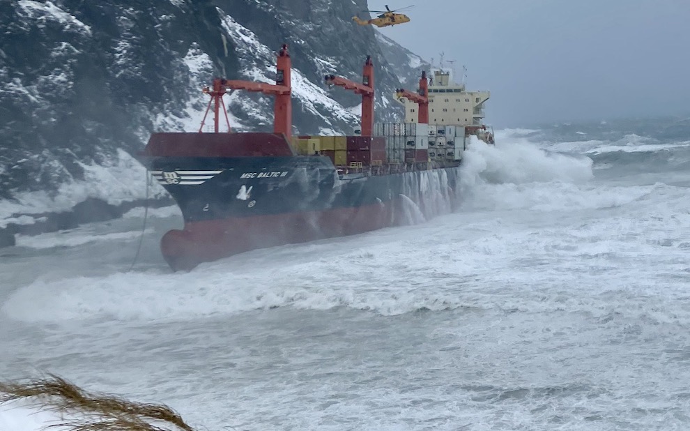 Salvors struggle to refloat MSC boxship off Newfoundland