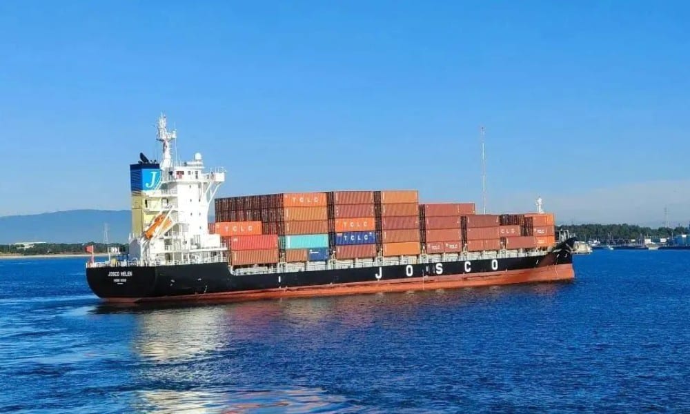 Jiangsu Ocean Shipping orders boxship quartet
