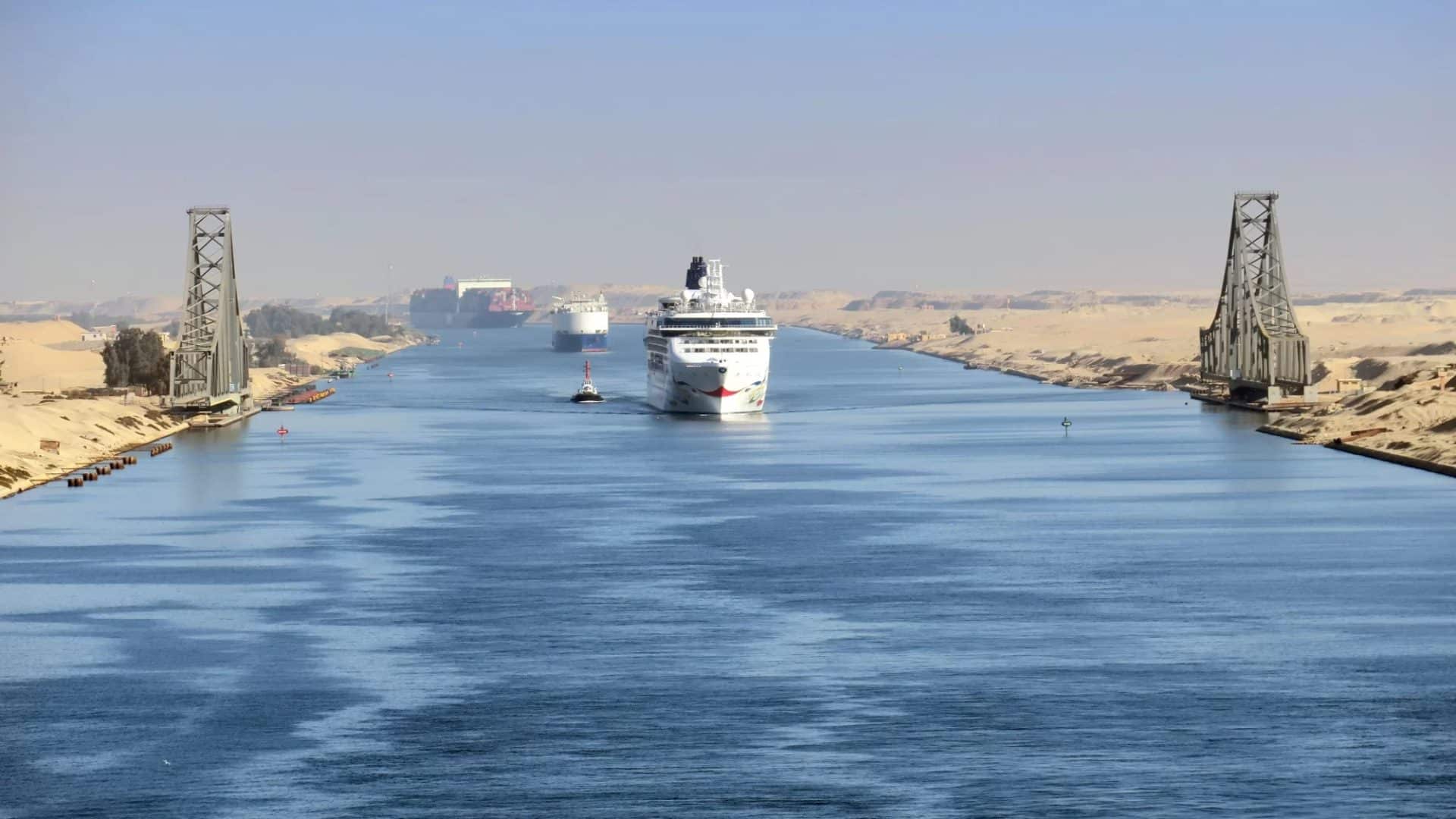 Suez Canal Authority Announces 15% Discount on Container Ship Transit Fees Amid