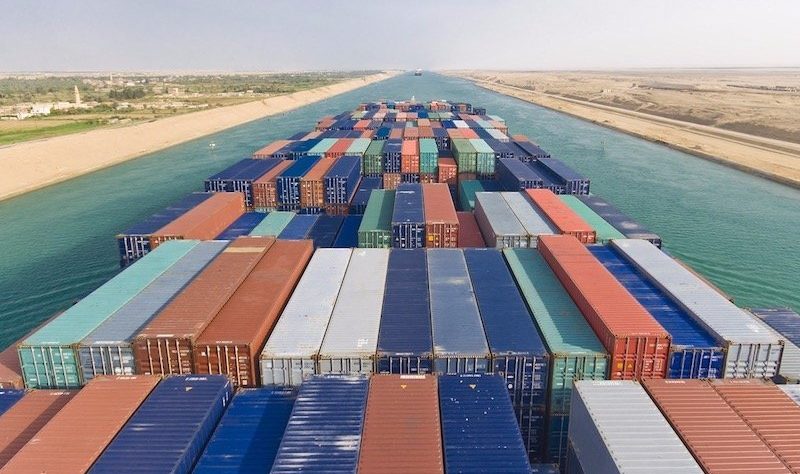Suez Canal offers discount in bid to lure boxships back