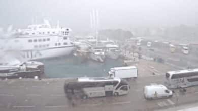 Ferry collision in Split leaves one tourist boat sunk