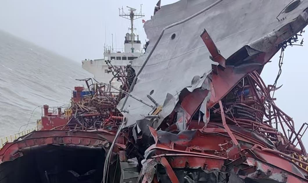 Tanker explodes off Indian port