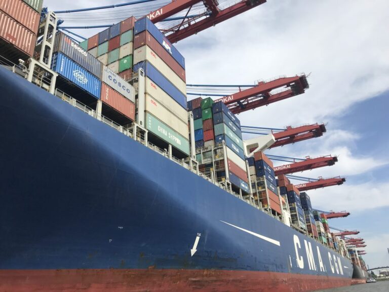 EPS taps Chinese yard for 12+6 LNG dual-fuel boxships