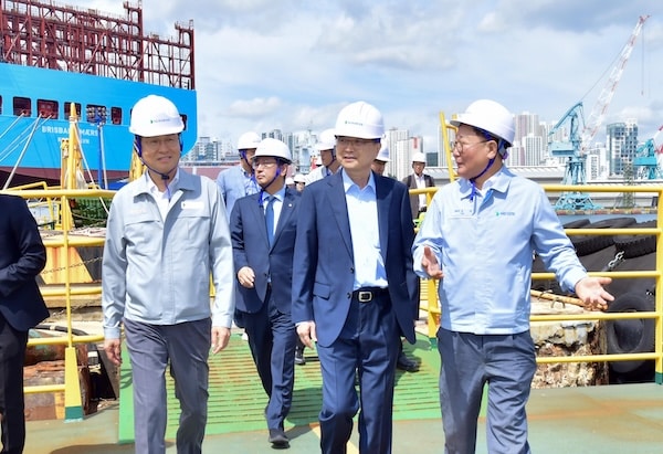 HD Hyundai Explores Korea-U.S. Shipbuilding Cooperation with Foreign Minister