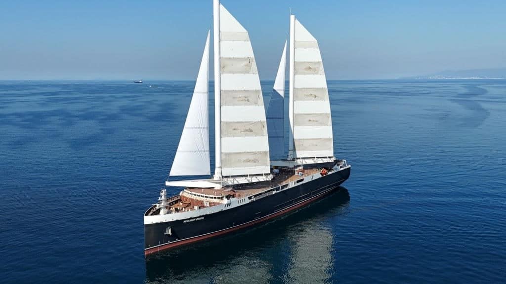 Neoline's sail-powered ship makes U.S. debut