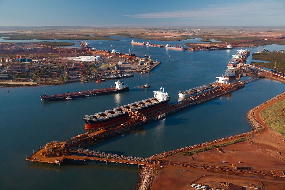 Pilots, Tugs Prevent Grounding of Fully Laden Ore Carrier in