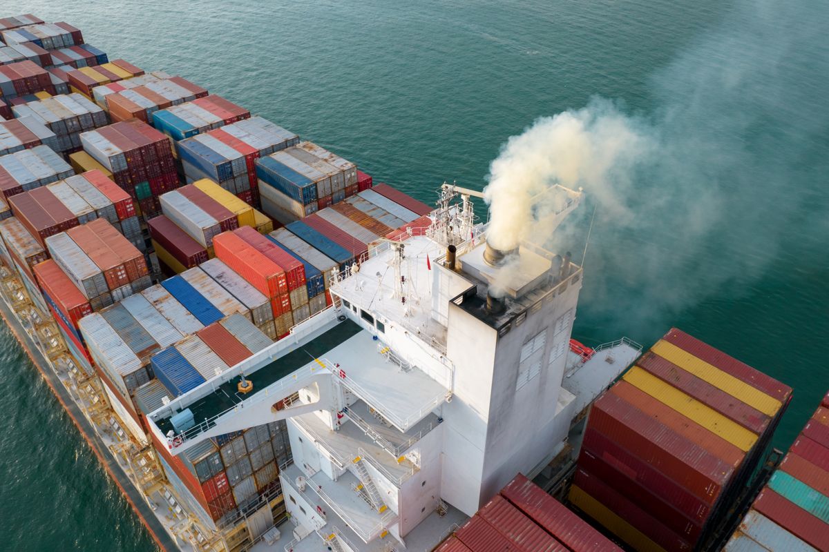 Shipping Industry Faces Urgent Decarbonization Challenge