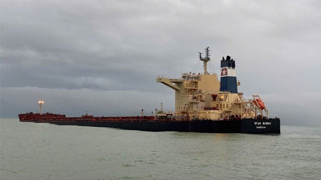 Bulker Damaged in Grounding Refloated and Moved Ahead of