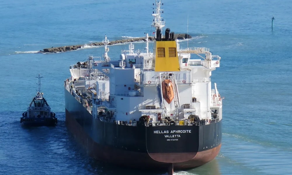 Somali pirates board tanker in deepwater attack