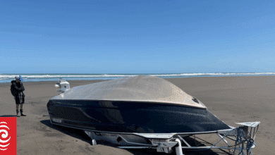 Dramatic rescue after sandbar flips fishing boat