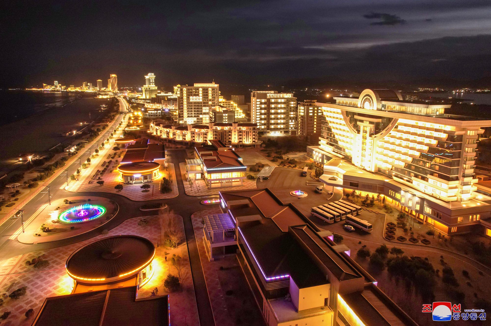  Hyundai Group Considers Sending South Korean Tourist Vessel to North Korean Resort