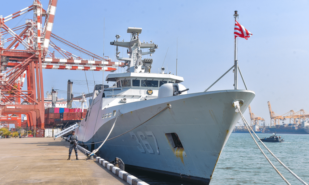 Indonesian Naval Ship ‘KRI SULTAN ISKANDAR MUDA – 367’ arrives in Colombo – The