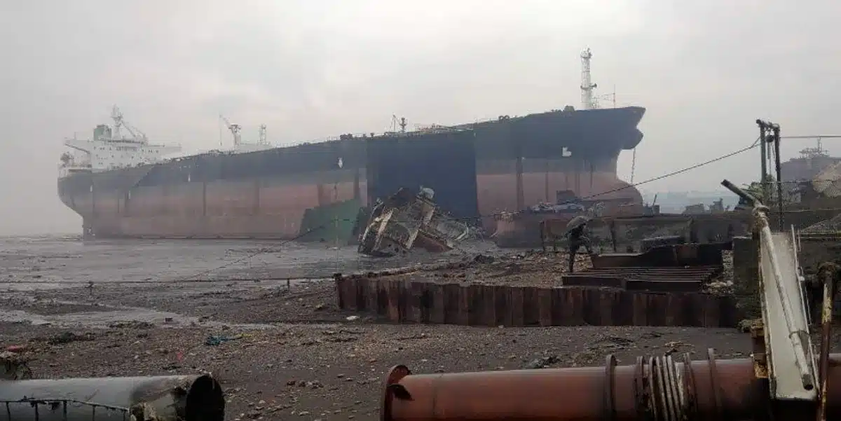 Tragic Shipbreaking Accident Claims Two Lives in Chattogram