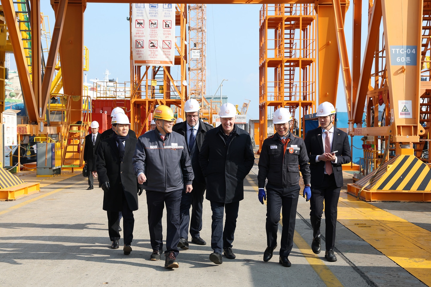 Canada Evaluates Submarine Bids with Economic Cooperation in Mind