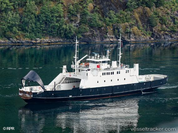 Ferry Collision in Gildeskål Raises Safety Concerns