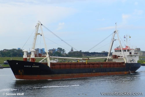 Accident in Emden: MV Danica Sunrise Allides with Mooring Dolphin