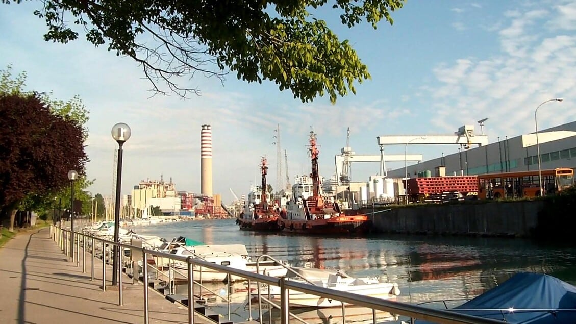 Young worker dies in shipyard fall - General News