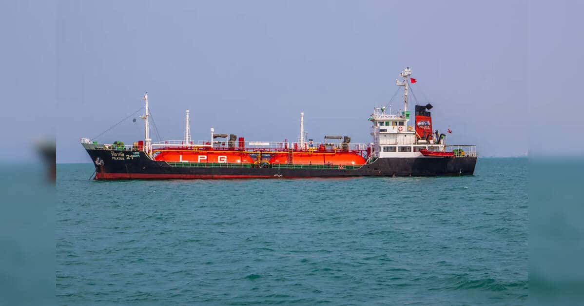 3 Lakh Tonnes of Stranded LPG in Indian Ships at Strait of