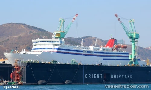 Fire Erupts on 'Golden Bridge', Leaving 12 Injured