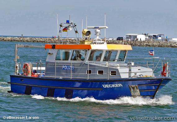 Rescue Efforts Underway for Stranded Humpback Whale in Wismar Bay