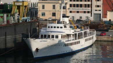 Ship Sinks in Naples Port, Investigation Underway