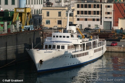 Ship Sinks in Naples Port, Investigation Underway