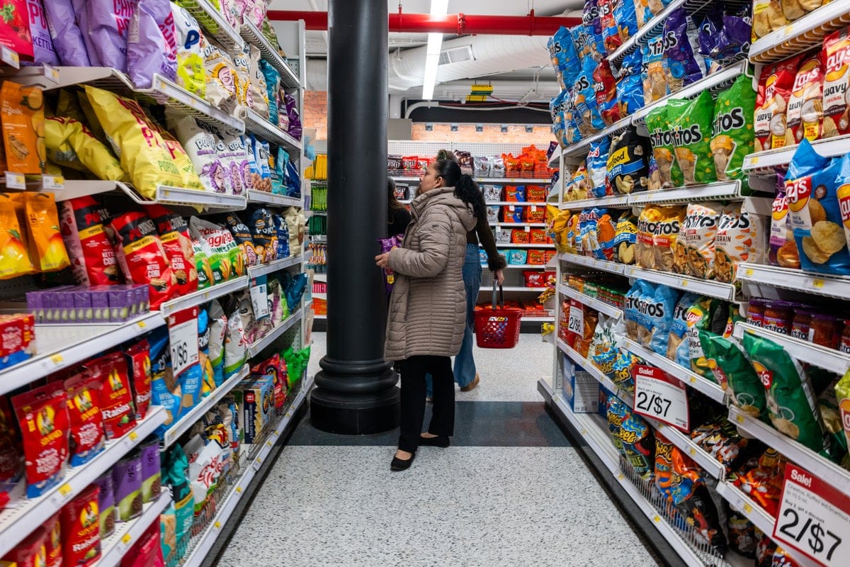 US diesel tops $5 a gallon in worrying sign for shipping, food costs and