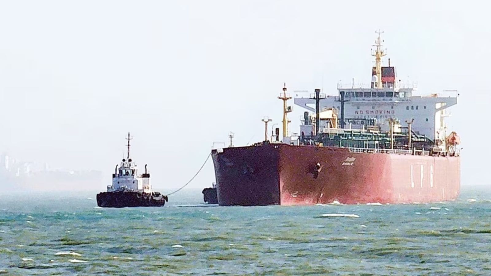 Indian LPG Tanker Green Asha Crosses Strait of Hormuz Amid