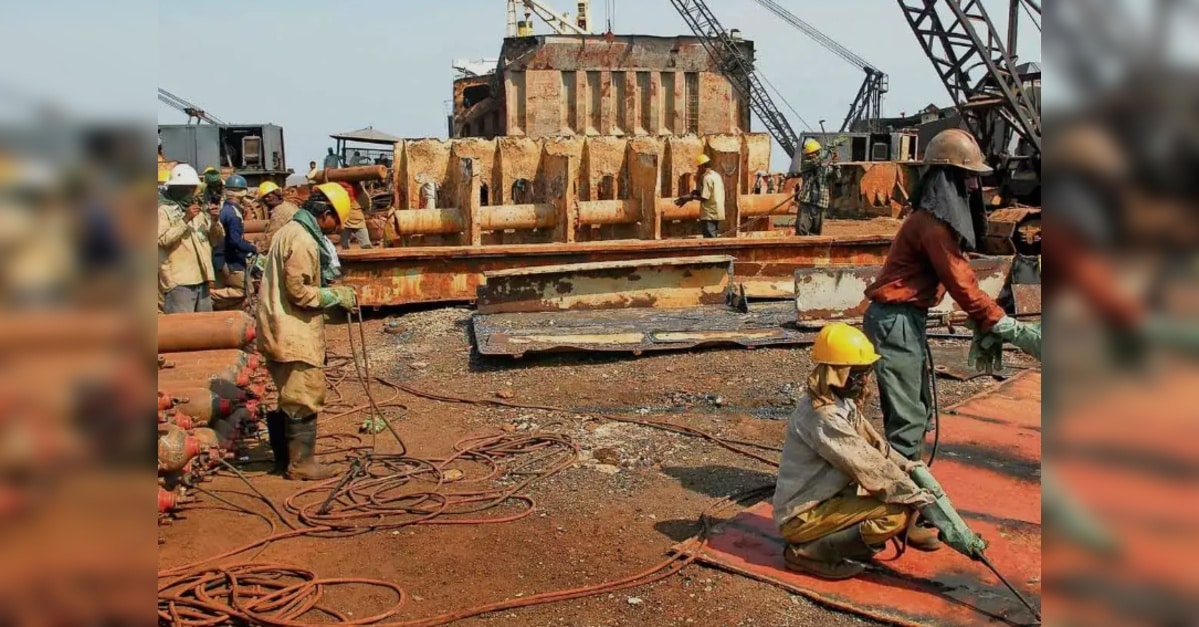 Low Ship Recycling Activity Leaves Alang’s Anchorage Struggling, ETInfra