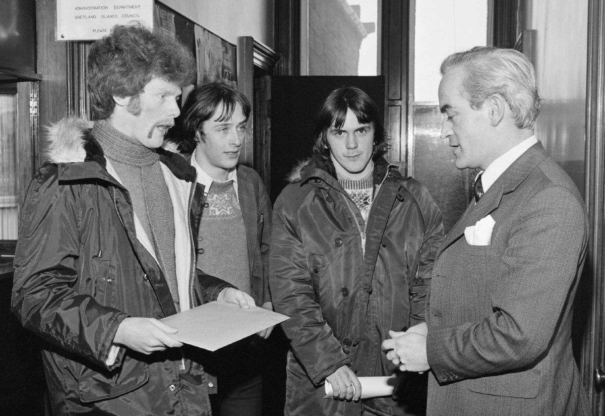 Planets dance hall set to close; Sullom Voe job threat; fibre optic cable plans;