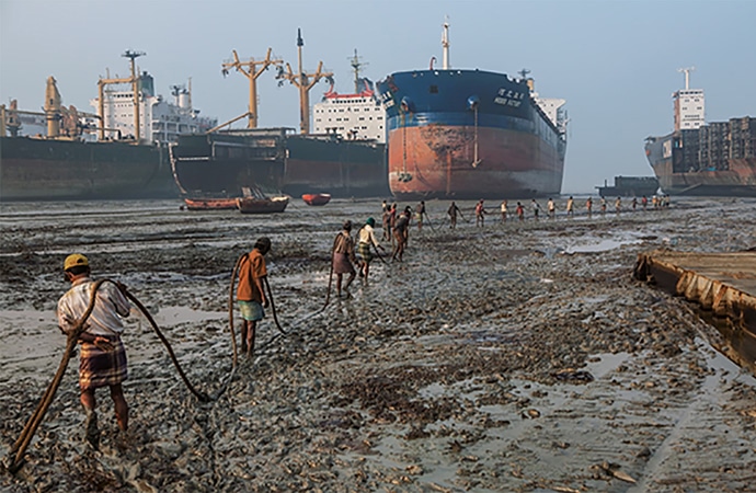 University of Dhaka Students Explore Bangladesh’s Shipbreaking Industry