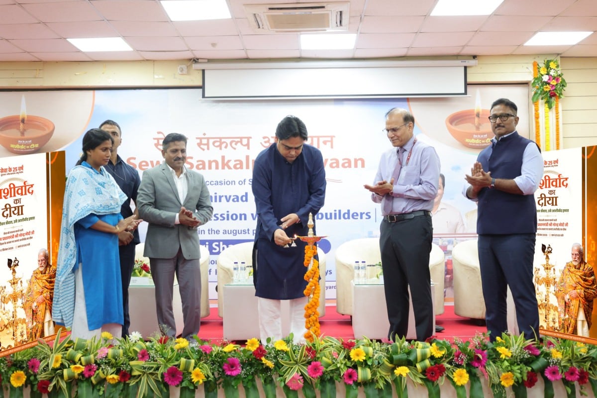 ‘Sewa Sankalp Abhiyaan’ celebrated at GRSE ; Lights ‘Ashirvad Ka Diya’ on 76th